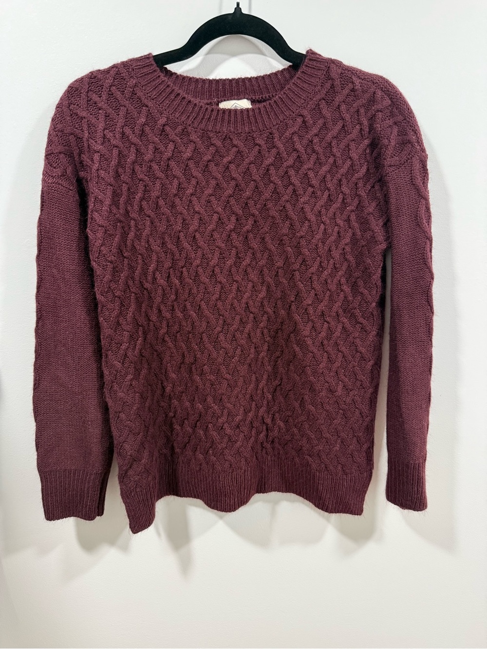 St. John's Bay Women’s Size S Cable Crewneck Sweater in Plum